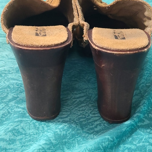 Roxy "Yodel" Suede Heels - Picture 6 of 14